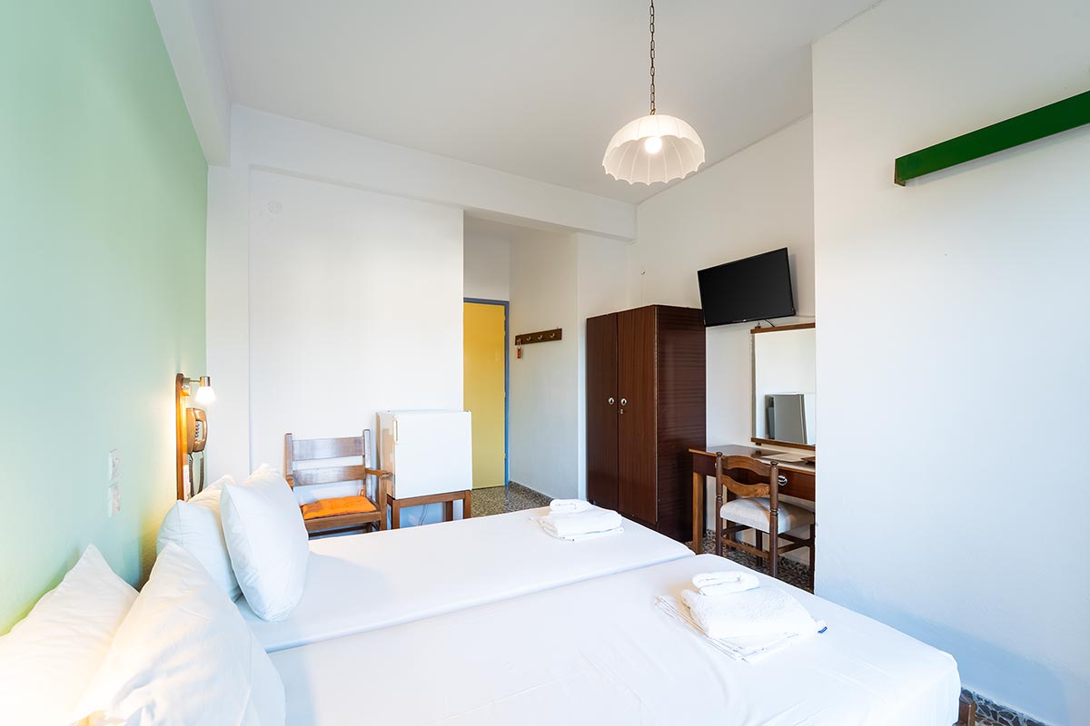 Double room with twin beds, Room 15