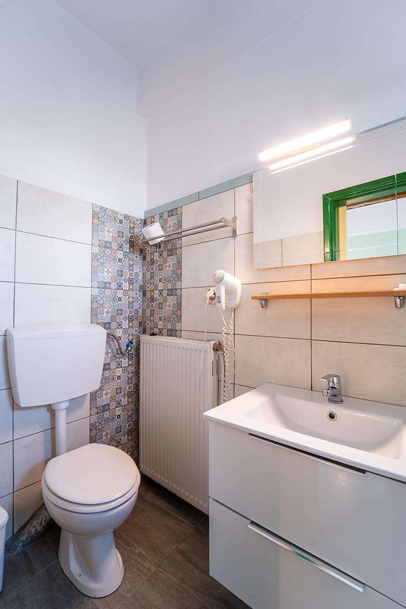 Double room with twin beds, Room 15