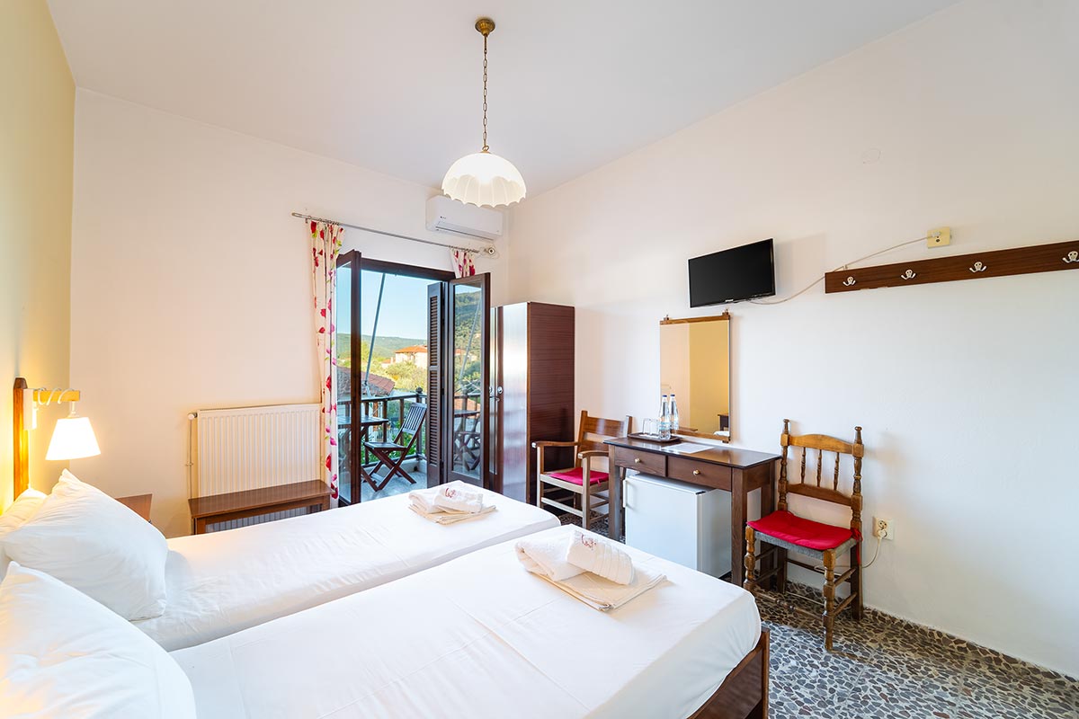 Double room with twin beds, Room 16