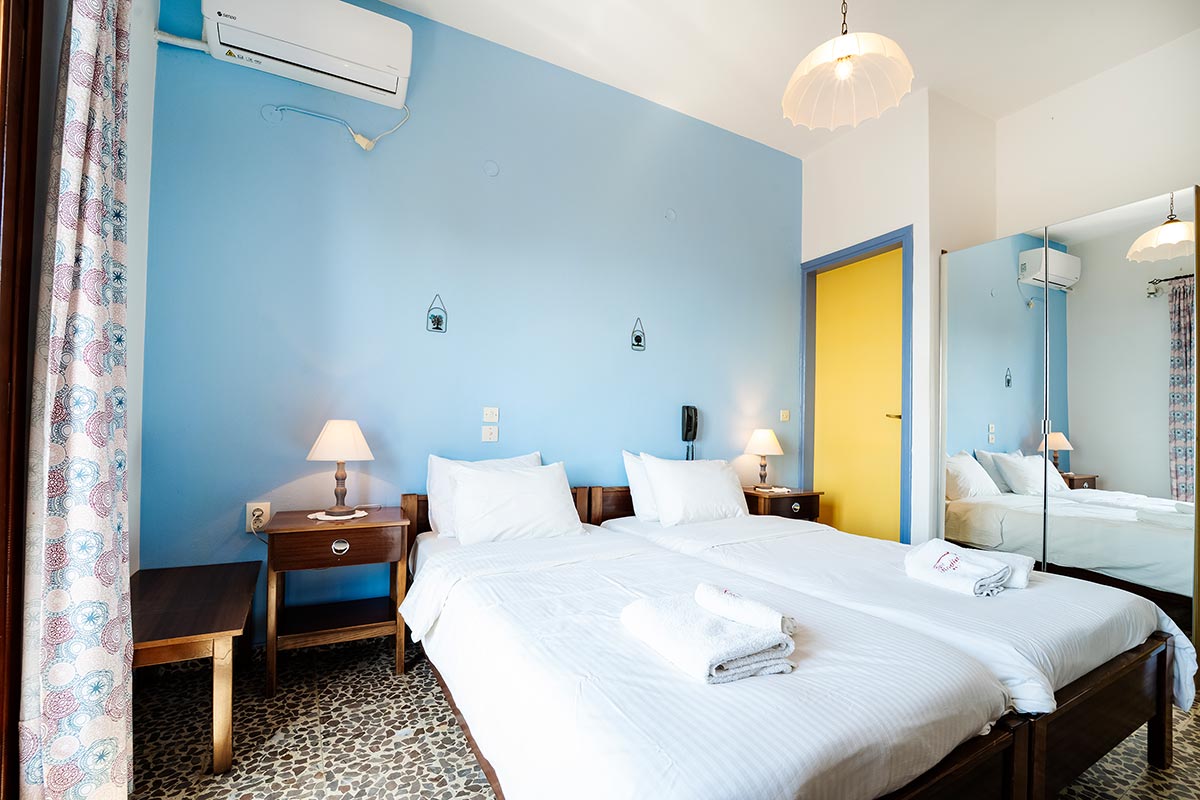 Double room with twin beds, Room 20