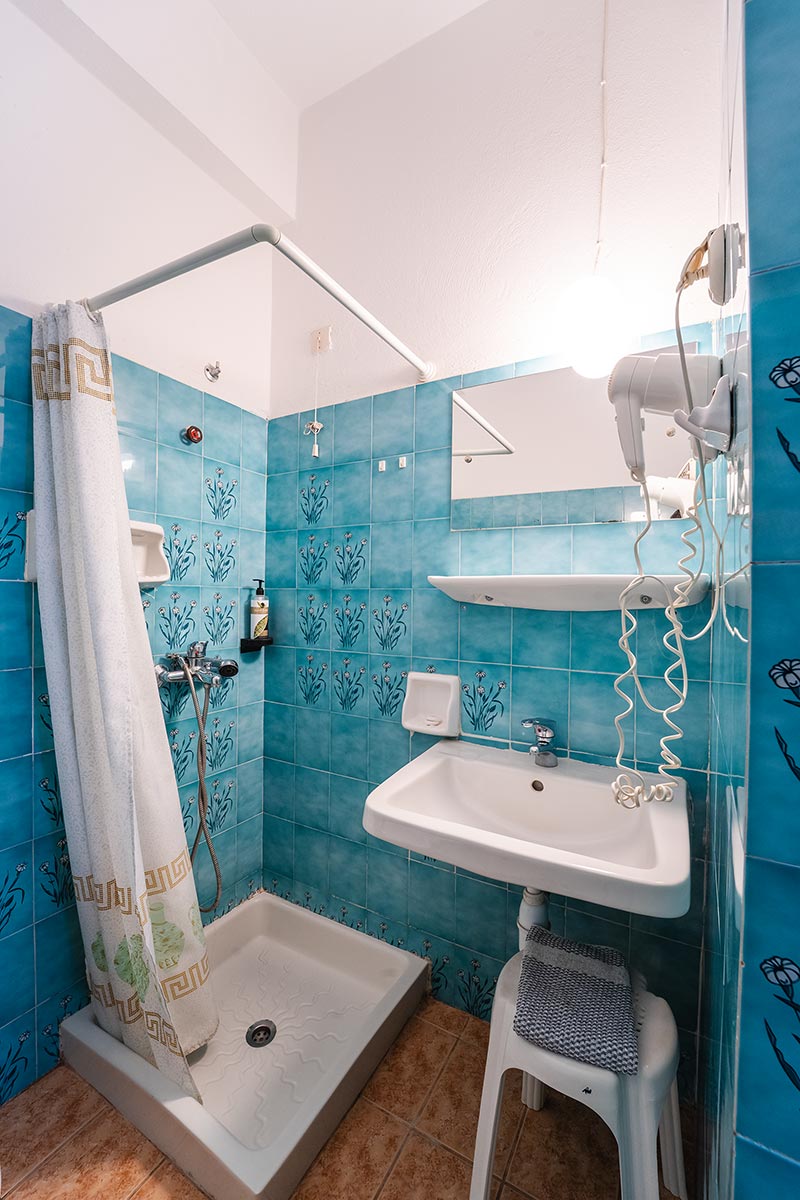 Double room with twin beds, Room 20