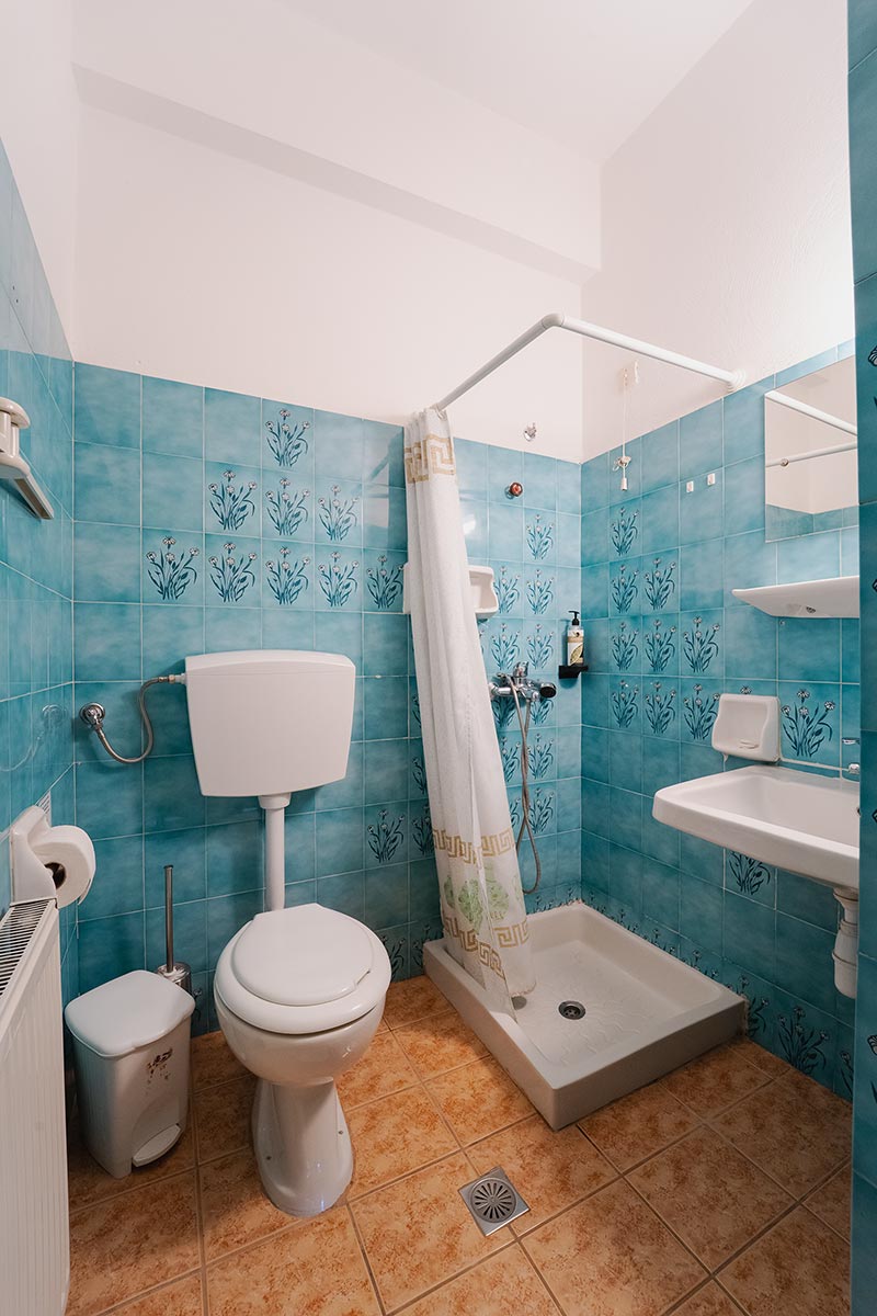 Double room with twin beds, Room 20